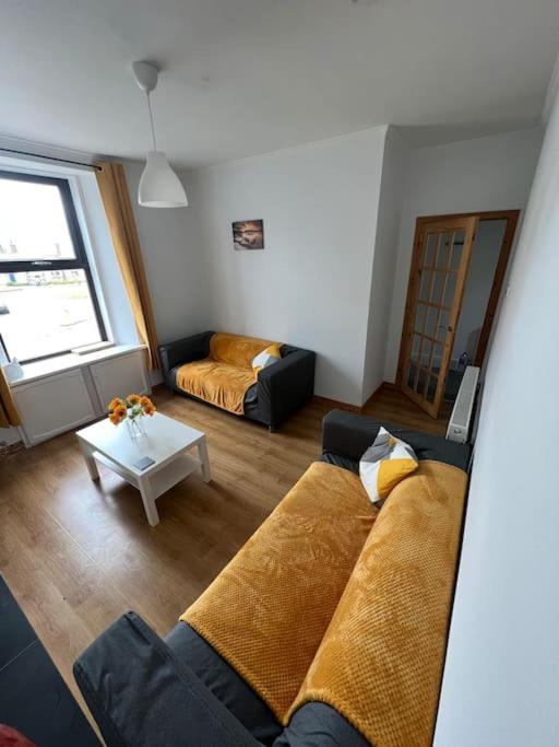 Apartment Homely 3 Bed Town Centre Flat