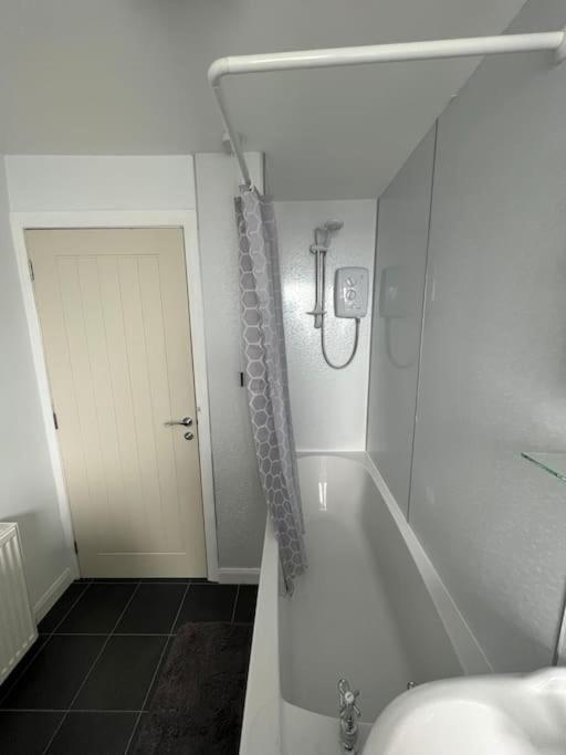Homely 3 Bed Town Centre Flat Peterhead